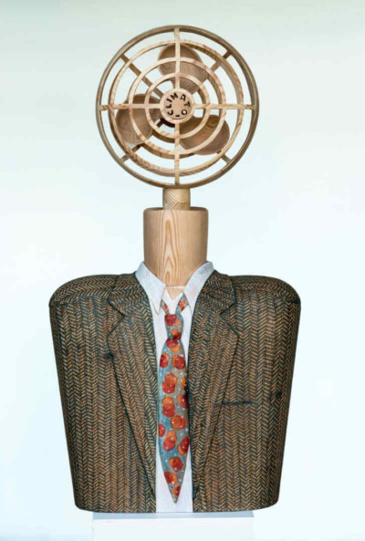 Climato-sceptique - François LACOSTE Sculpture en bois : buste en costume-cravate et ventilateur à la place de la tête.